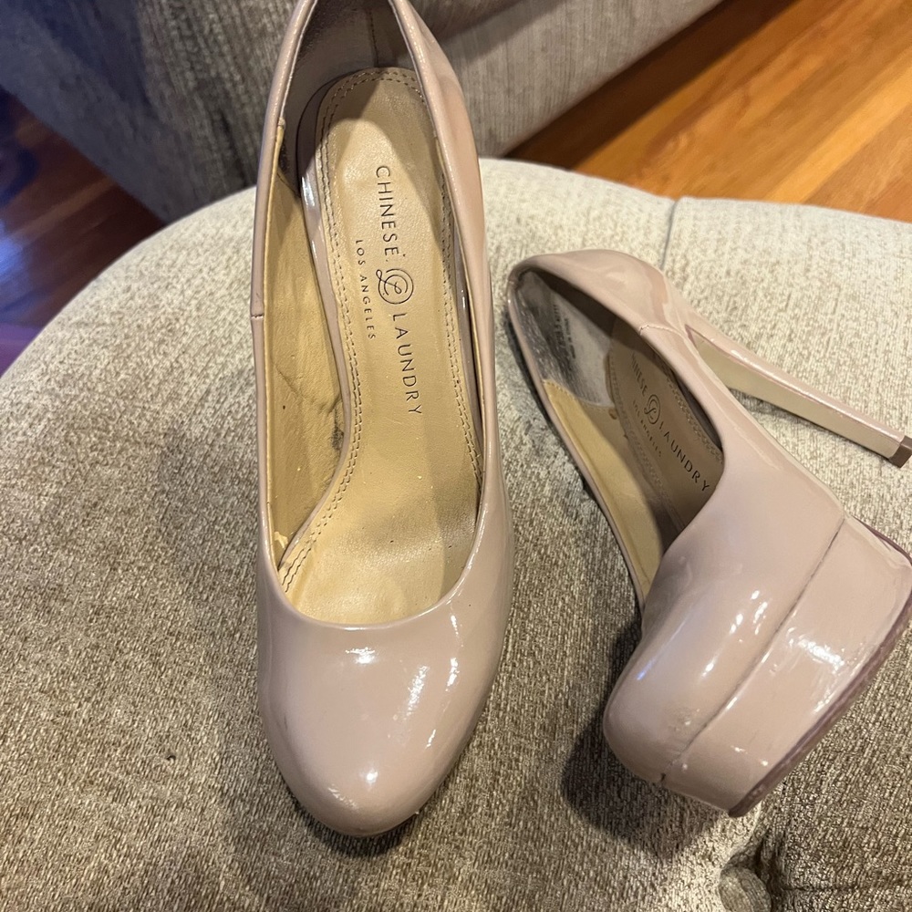 Jessica Simpson shoes used in good condition. I am no longer a size 8.